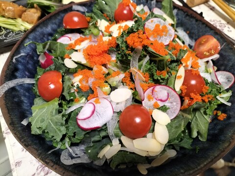 簡単ビタミン補給♪ケールとびっこアーモンドのサラダ